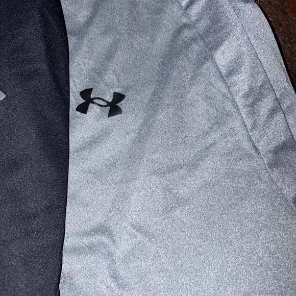 Under Armour Men's Blue, Black, and Gray shirt bundle of 4 sz xxl - Picture 3 of 5